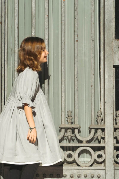 Babydoll-Kleid Kim Aus Weichem Lyocell, Grau, Puffärmel 5 Babydoll-Kleid Kim Aus Weichem Lyocell, Grau, Puffärmel – Bild 5