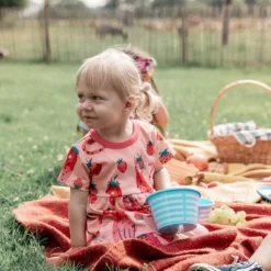 Kleid Aus Bio-Baumwolle Mit Dem Katzen & Erdbeeren Print