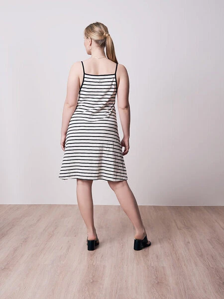 Easy-Stripe Kleid Naturweiss | Schwarz 7 Easy-Stripe Kleid Naturweiss | Schwarz – Bild 7