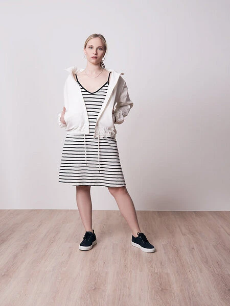 Easy-Stripe Kleid Naturweiss | Schwarz 8 Easy-Stripe Kleid Naturweiss | Schwarz – Bild 8